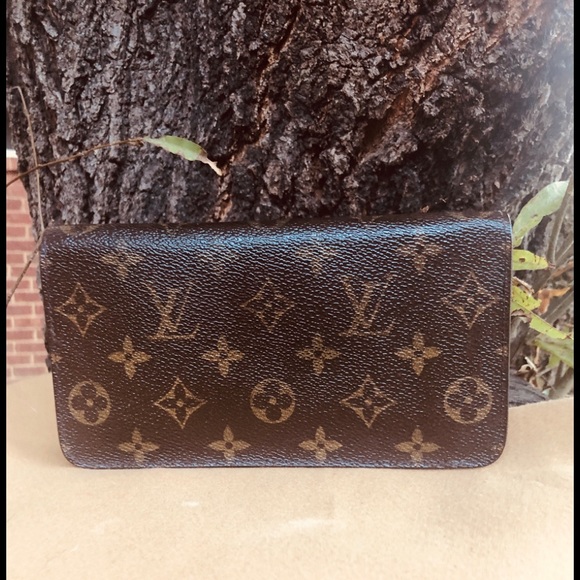 Louis Vuitton Handbags - Louie Vuitton Zippy Porte Monnaie Wallet